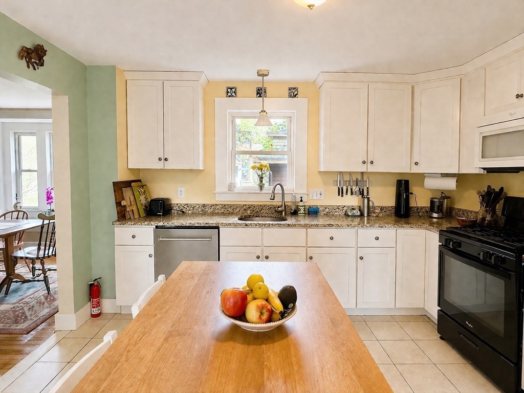 27 Holyoke St, Easthampton, MA Photo #5