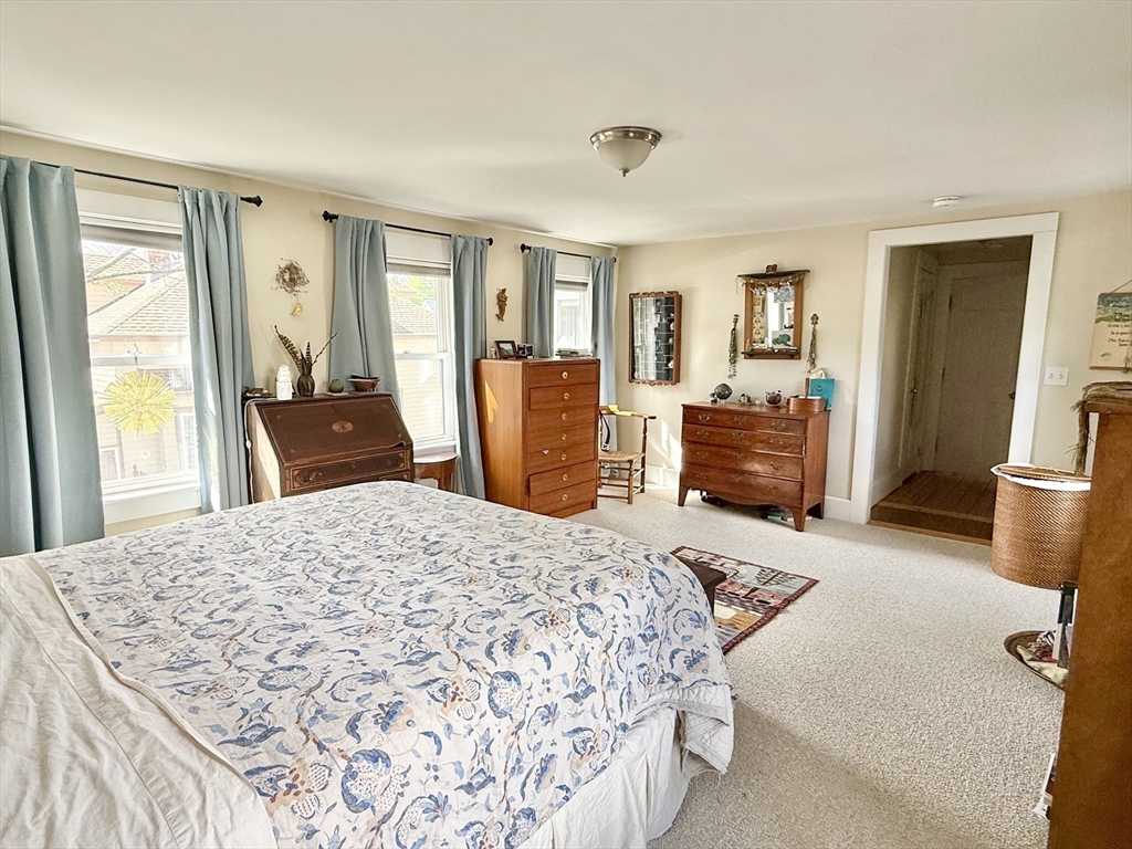 27 Holyoke St, Easthampton, MA Photo #26