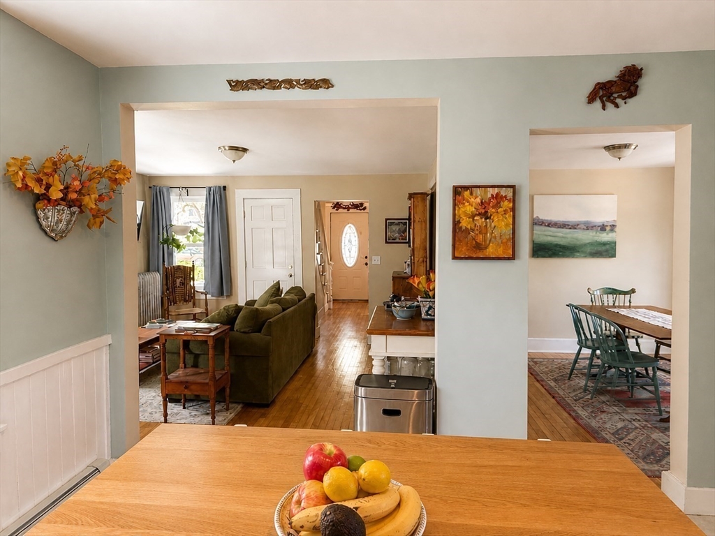 27 Holyoke St, Easthampton, MA Photo #9