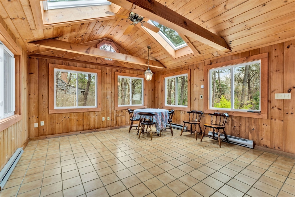 10 Bartlett Rd