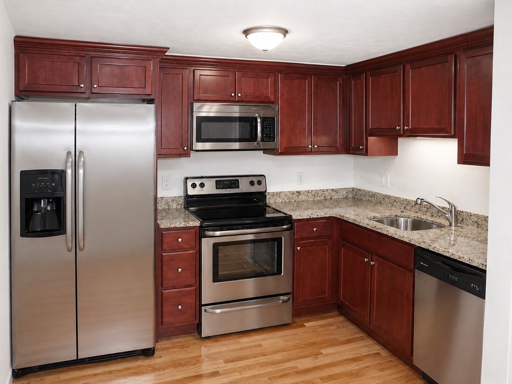 92 Sandwich Rd 4D