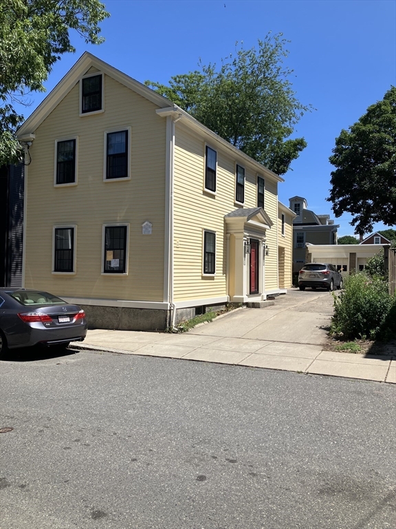 5 Daniels St
