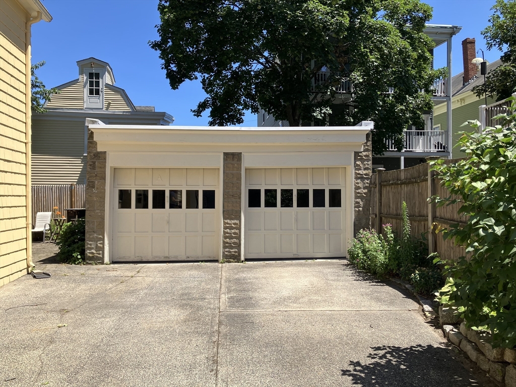 5 Daniels St