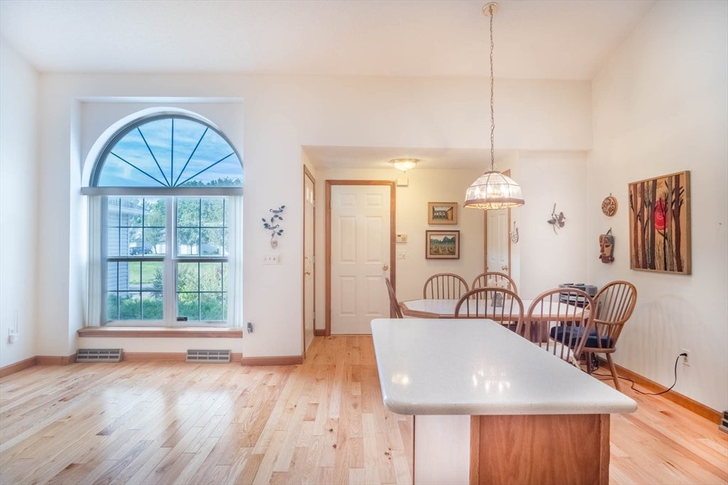 122 Brookfield Ln #122, Agawam, MA Photo #8