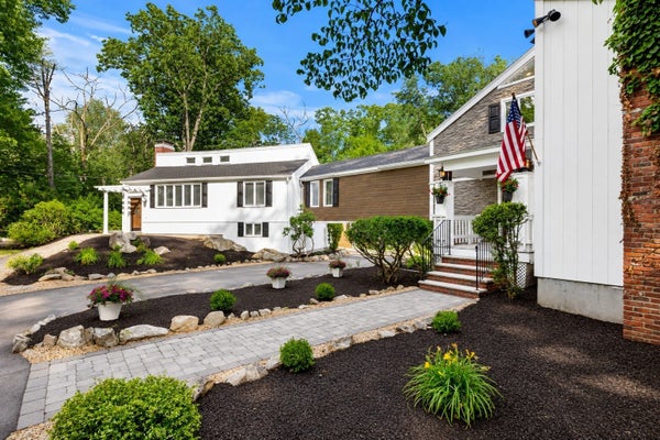 185 ASH ST, WEST NEWBURY, MA 01985 - Image e5b917fa9cedcd9bb88a109509360f0e/228588403