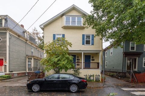 Photo of 135-139 Pearl Street #1, Cambridge, MA 02139 (MLS # 73444832)