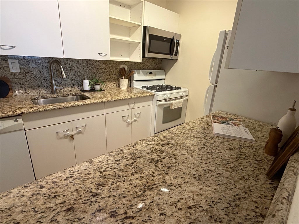 9 Hawthorne Pl 7H