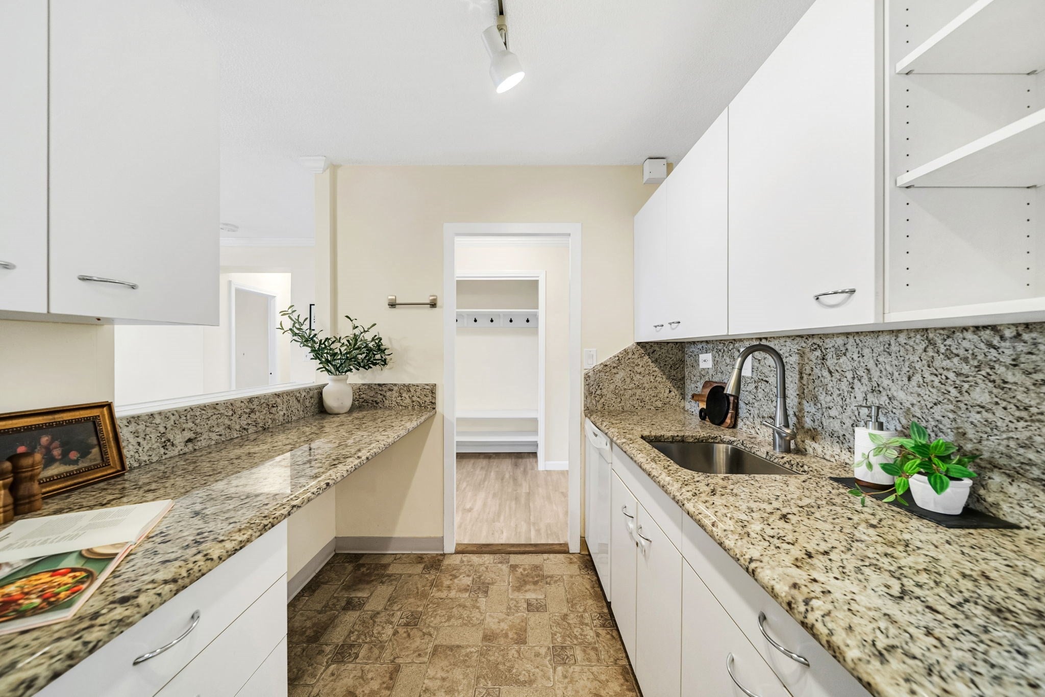 9 Hawthorne Pl #7H, Boston, MA Photo #16