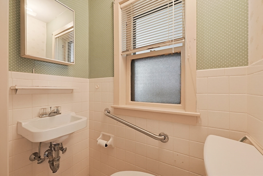 511 Ash St, Brockton, MA Photo #15