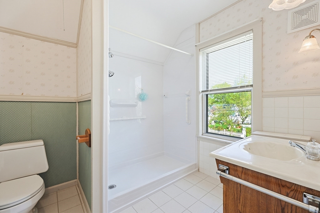 511 Ash St, Brockton, MA Photo #33