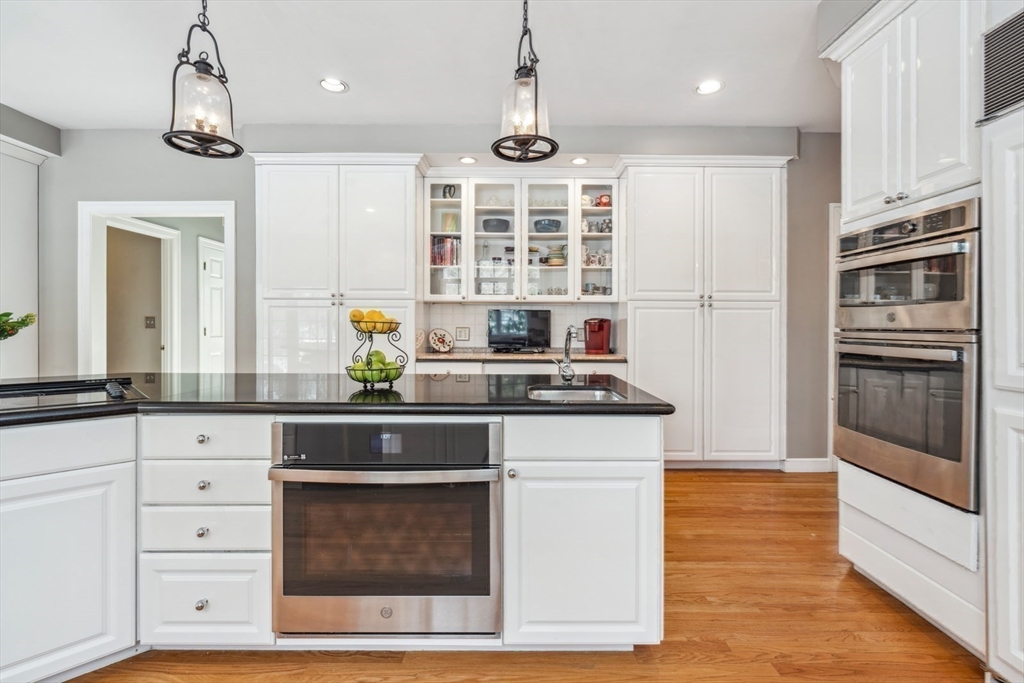 Sherborn, Massachusetts 01770, United States, 5 Bedrooms Bedrooms, ,5 BathroomsBathrooms,Residential,Active,154979