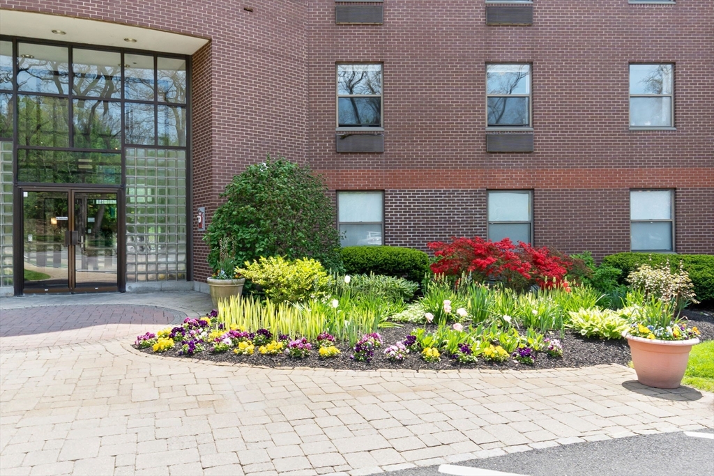 1 Loring Ave 212