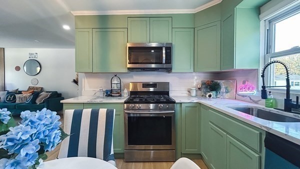 41 Oak Island St