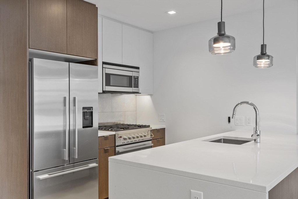 375 Canal St 703