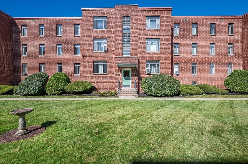 Photo of 10 Ashland Street, Worcester, MA