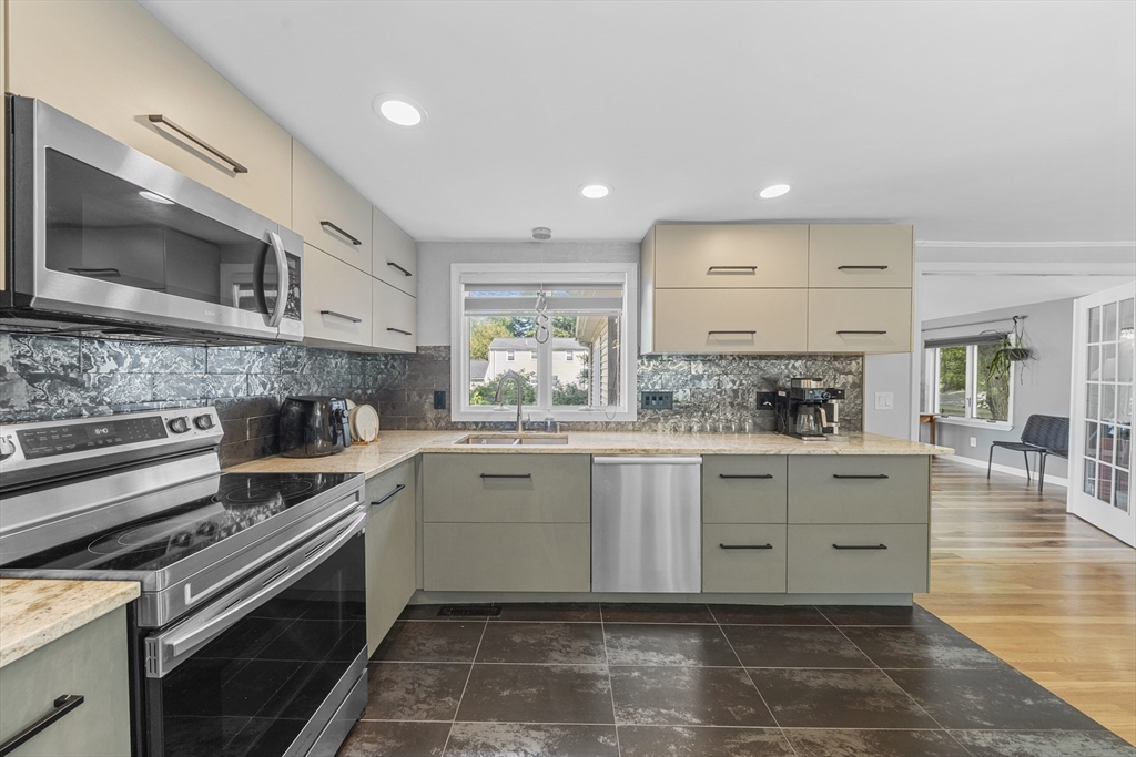 9 Oak Drive, Plainville, MA Photo #7