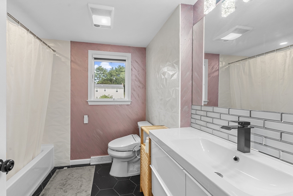 9 Oak Drive, Plainville, MA Photo #12