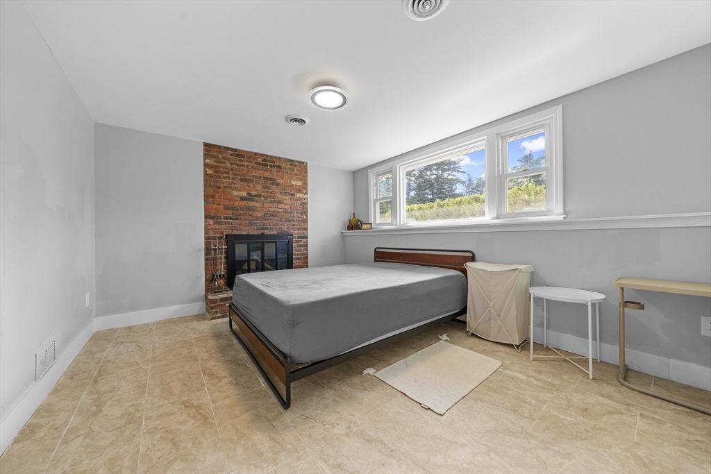 9 Oak Drive, Plainville, MA Photo #24