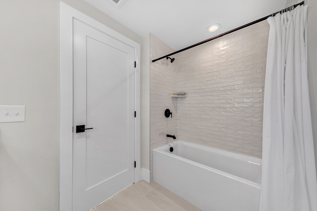 Arlington, Massachusetts 02474, United States, 3 Bedrooms Bedrooms, ,3 BathroomsBathrooms,Residential,Active,209185