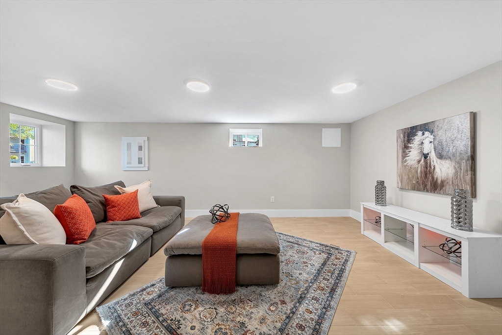 Arlington, Massachusetts 02474, United States, 3 Bedrooms Bedrooms, ,3 BathroomsBathrooms,Residential,Active,209185