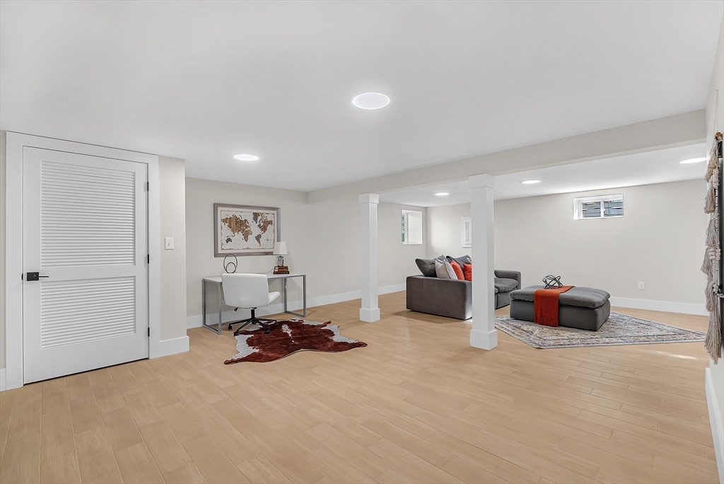 Arlington, Massachusetts 02474, United States, 3 Bedrooms Bedrooms, ,3 BathroomsBathrooms,Residential,Active,209185