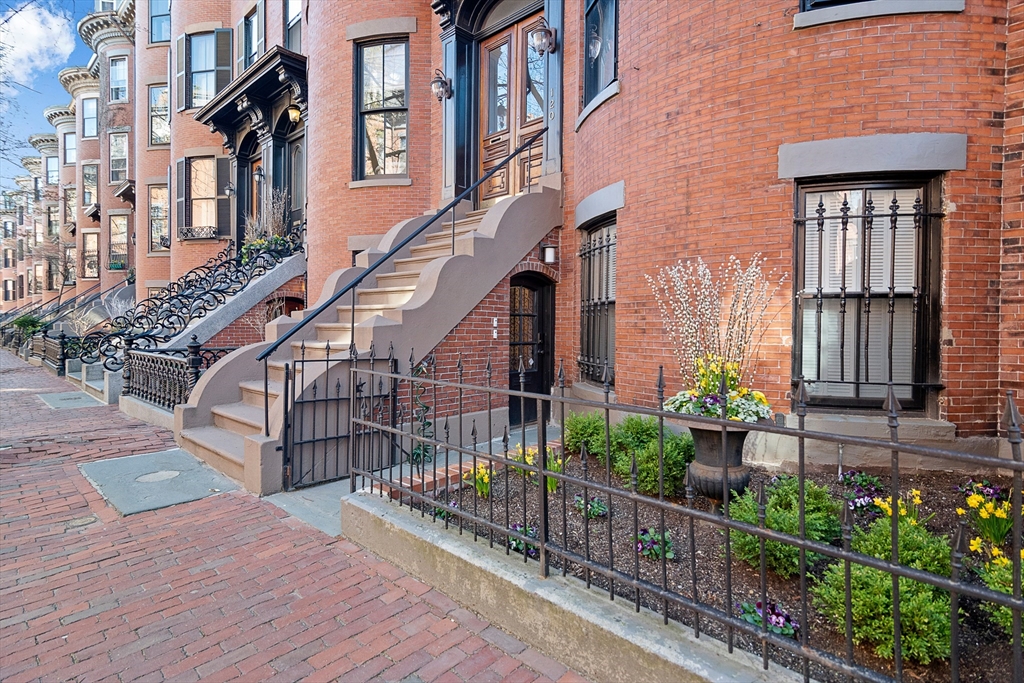 120 Pembroke St #1, Boston, MA Photo #1