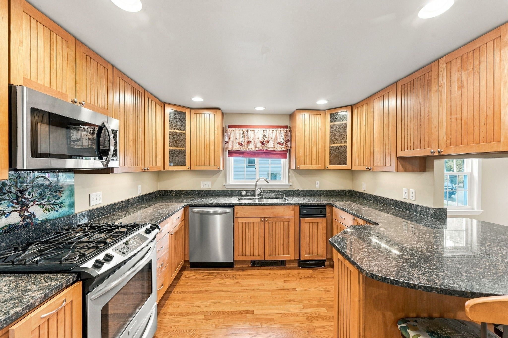 37 Mill St, Burrillville, RI Photo #4