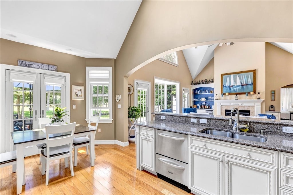 42 Iris Ln