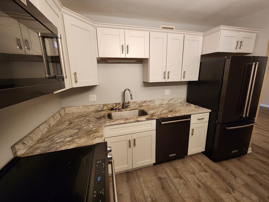 200 Locust St 303