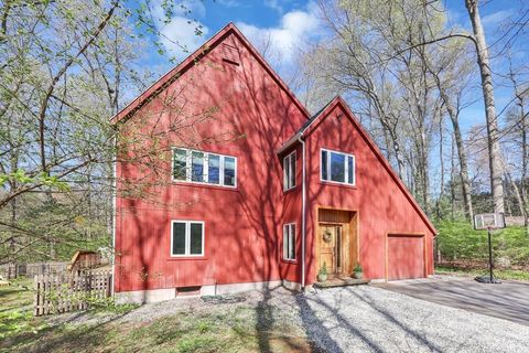 27 Ashfield Ln South Hadley MA 01075