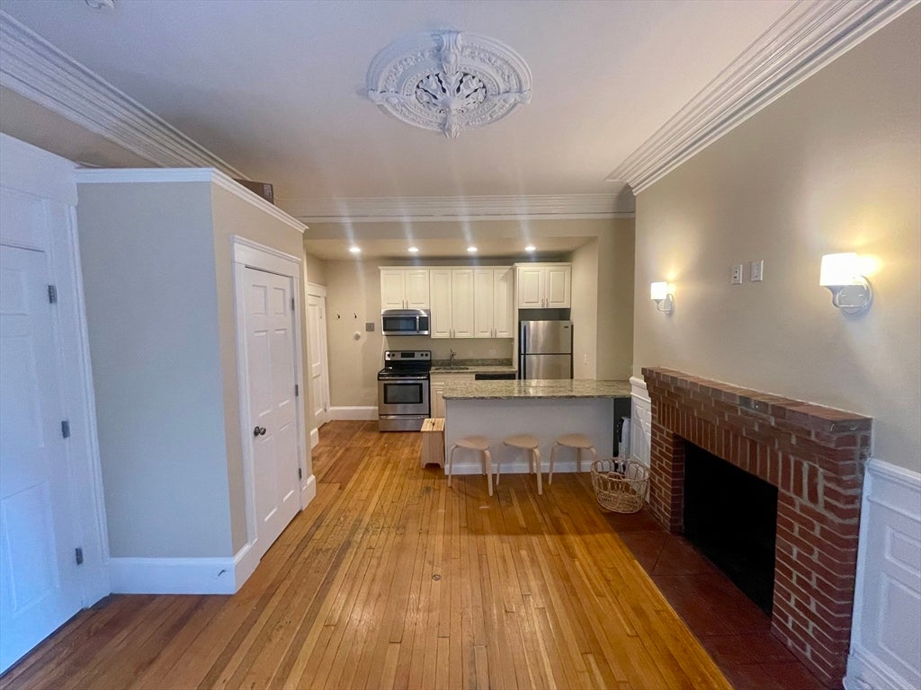 Click for 591 Beacon St #2, Boston, MA slideshow Click for 591 Beacon St #2, Boston, MA slideshow