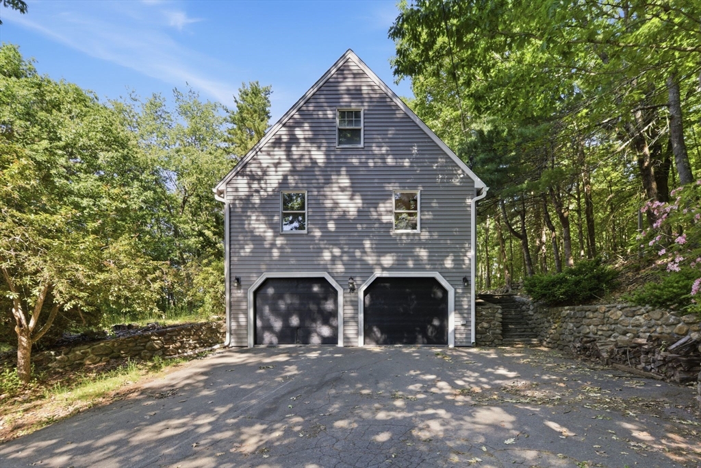 18 N Common Rd