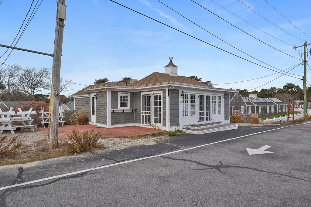 15 Sea St, Dennis, MA 02639