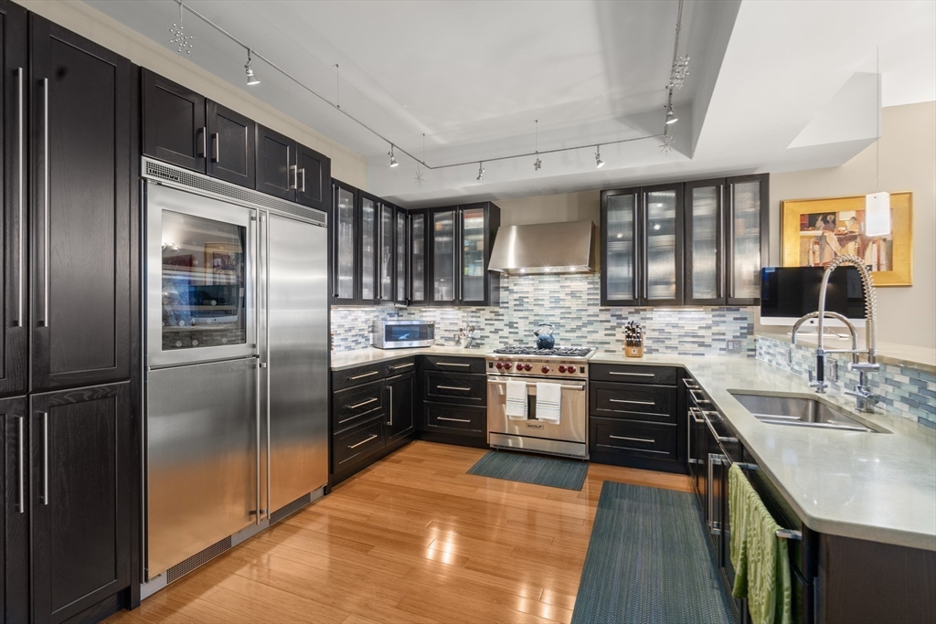 1313 Washington St 330