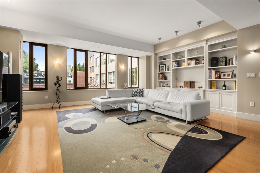 1313 Washington St 330