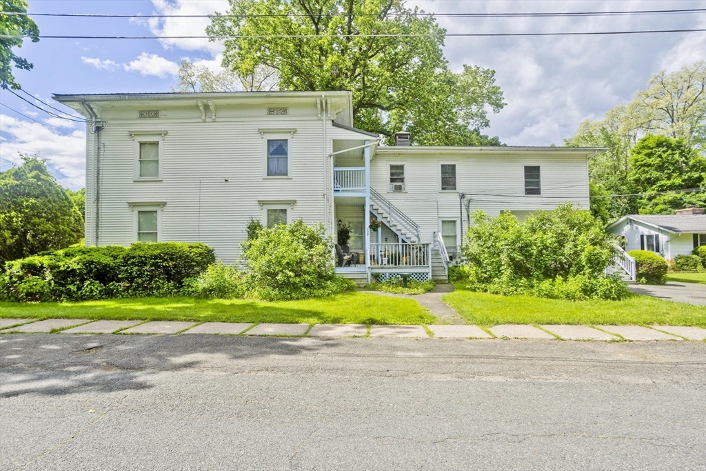 109 College St