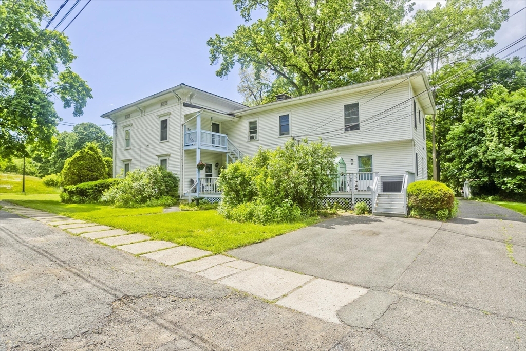 109 College St