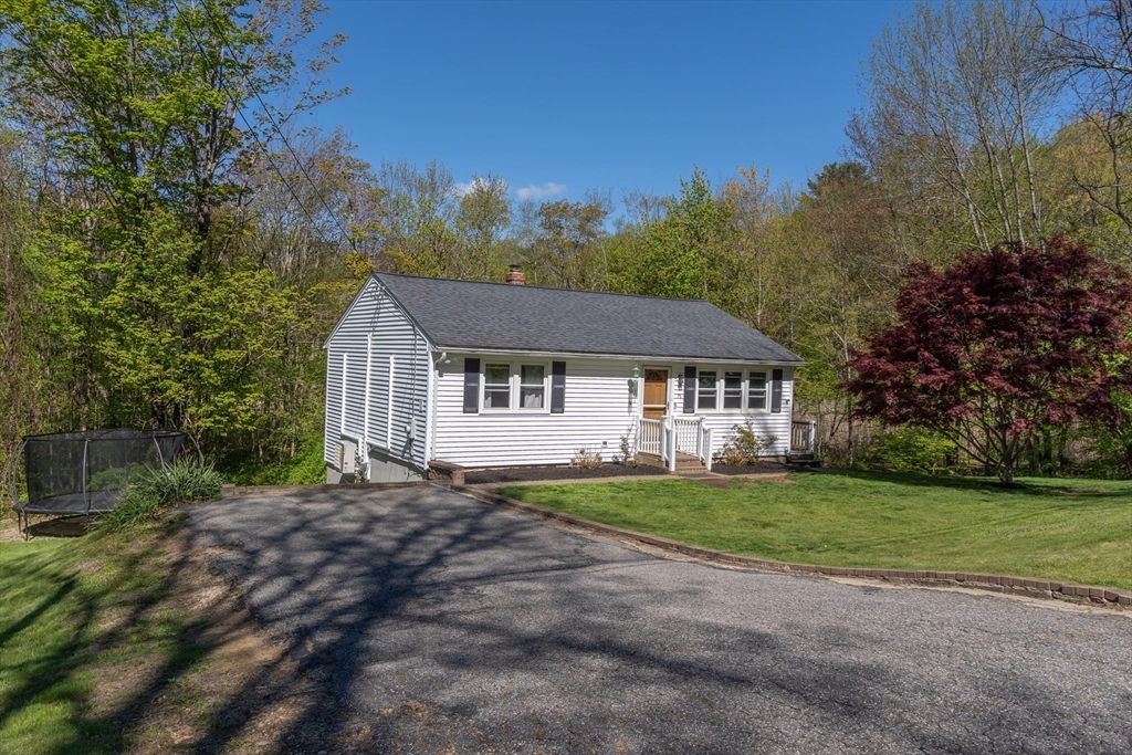 Photo of 75 Fairview Park Rd, Sturbridge, MA