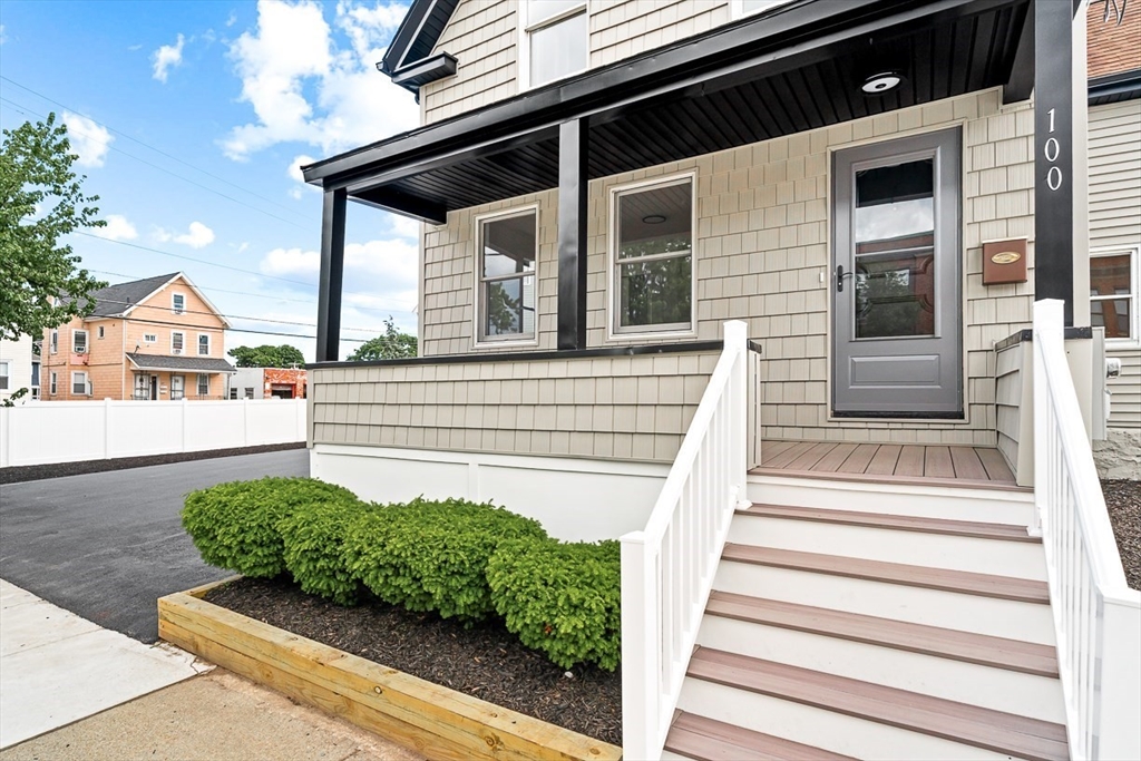 100 Emerald St