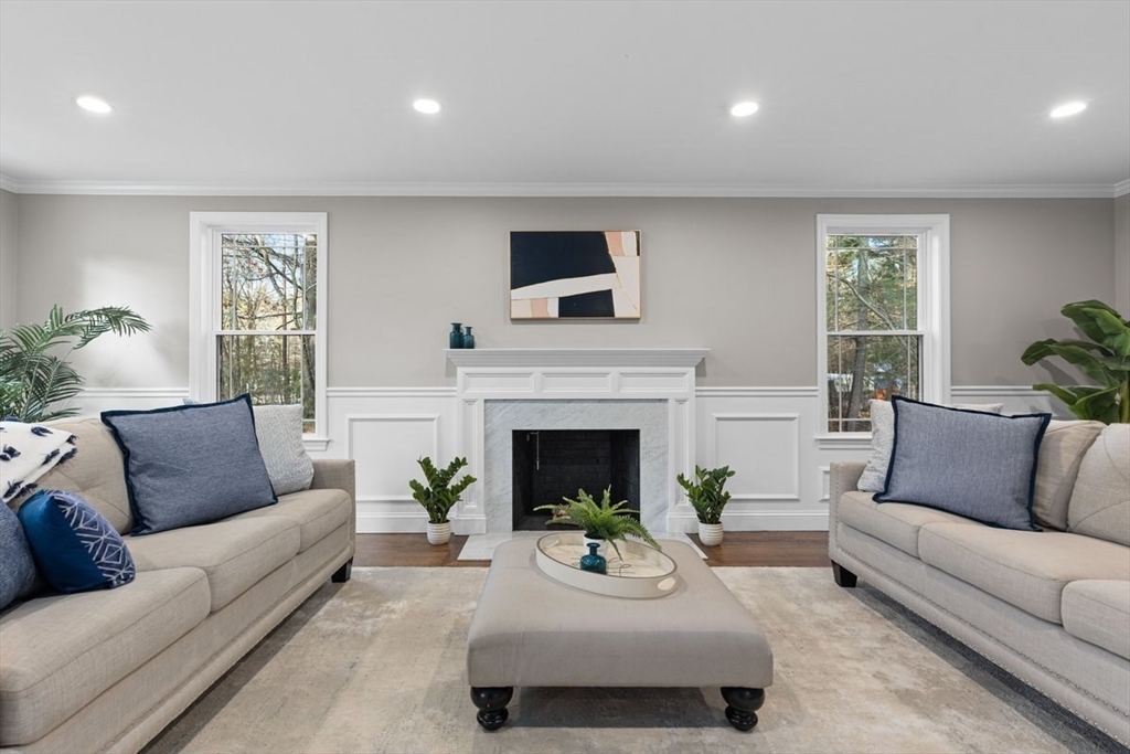 12 Brookside Ln