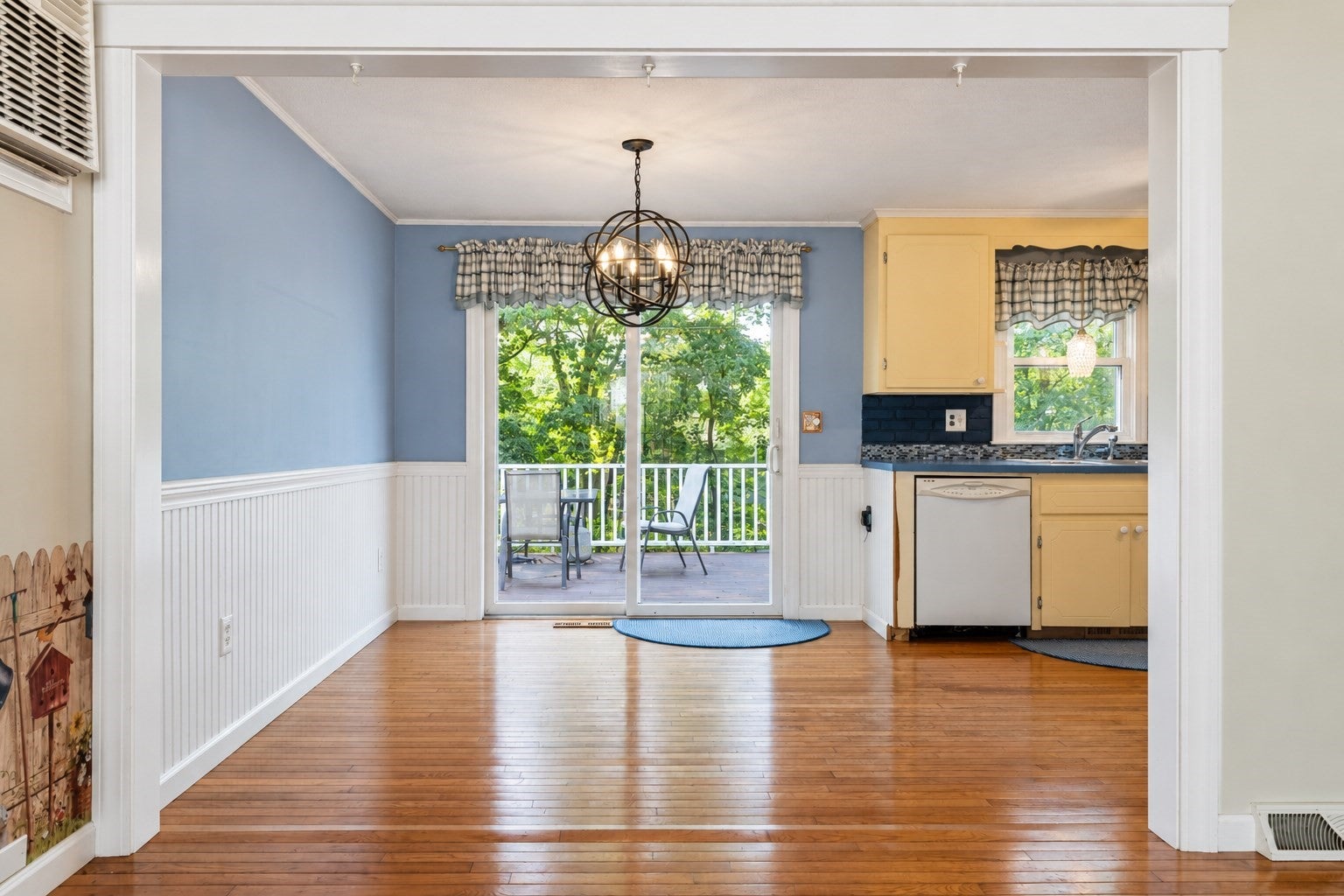 Photo of 5 Glenwood Cir, Attleboro, MA