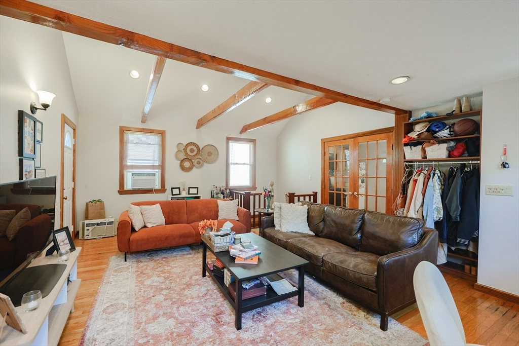 127 Amory St