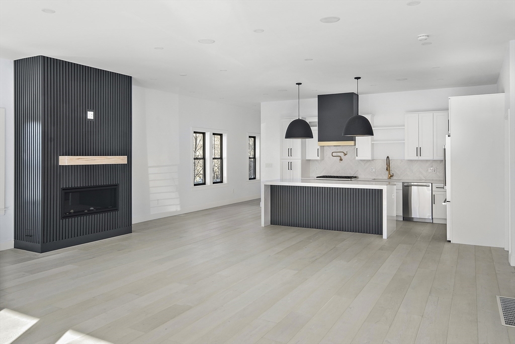 21 Woodbine St 21