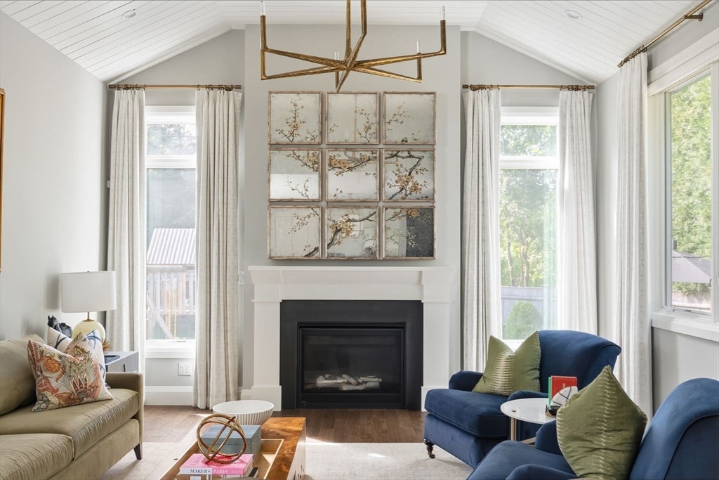 Photo of 64 Auburn St, Newton, MA