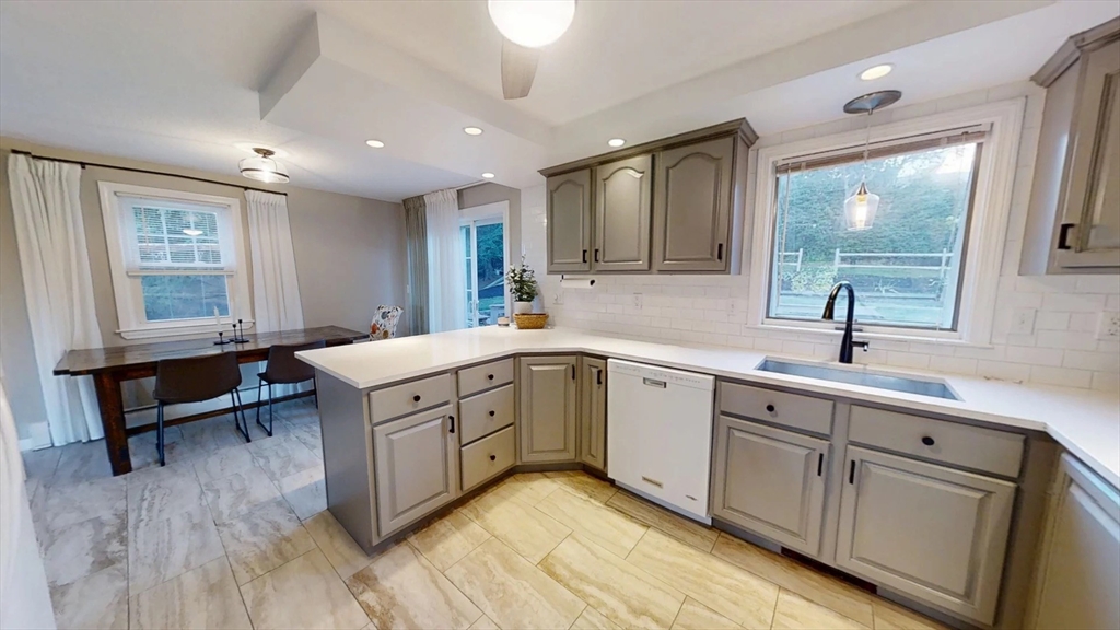 15 Peach Tree Ln