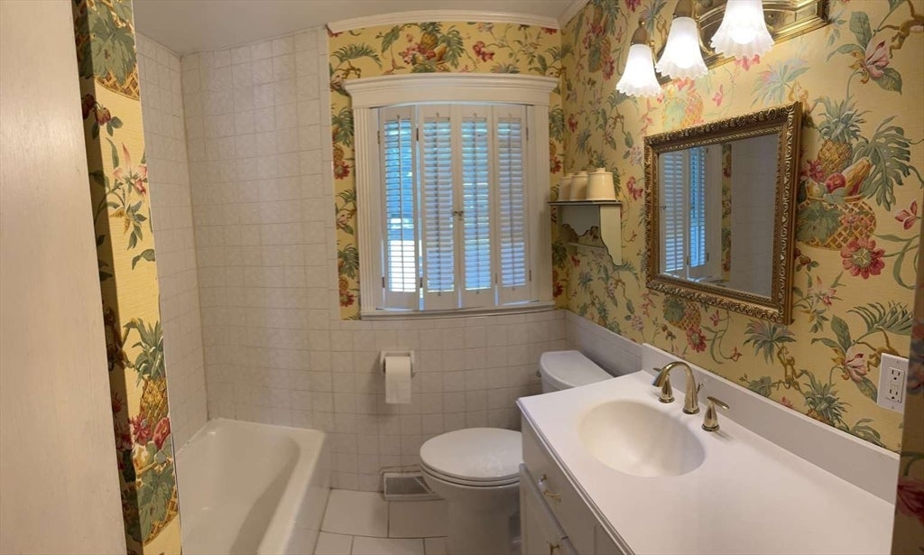 15 Wenonah Dr, Ludlow, MA Photo #8