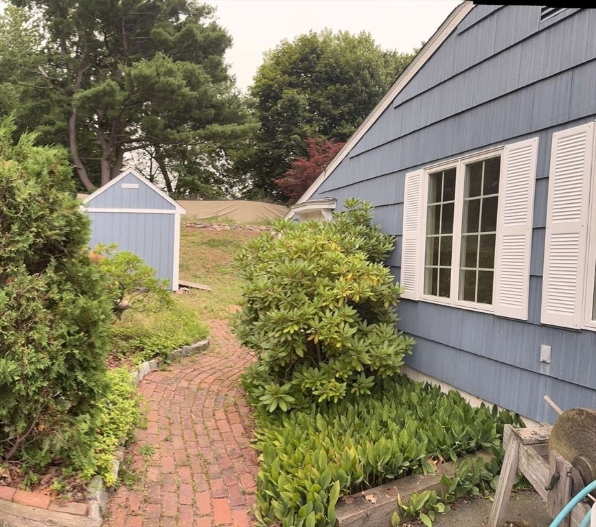 15 Wenonah Dr, Ludlow, MA Photo #14