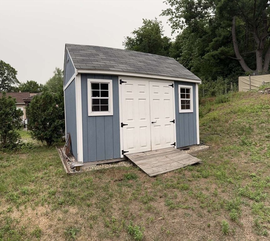 15 Wenonah Dr, Ludlow, MA Photo #16