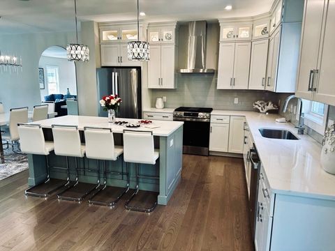 8 Elise Avenue 4 Londonderry NH 03053