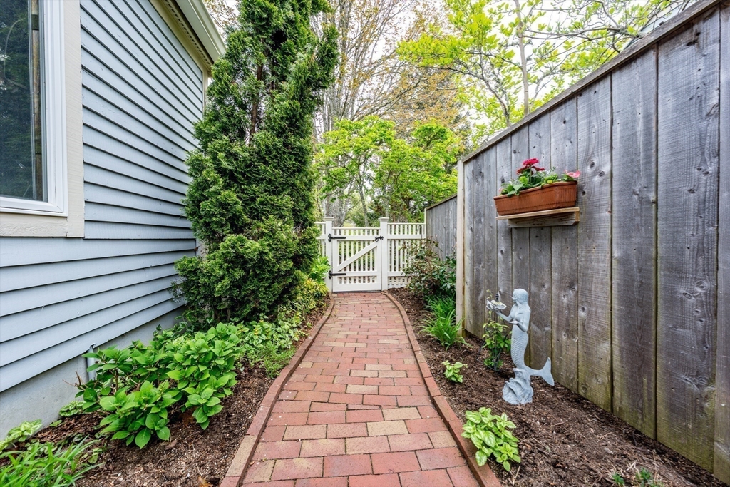 132 Kates Path 132